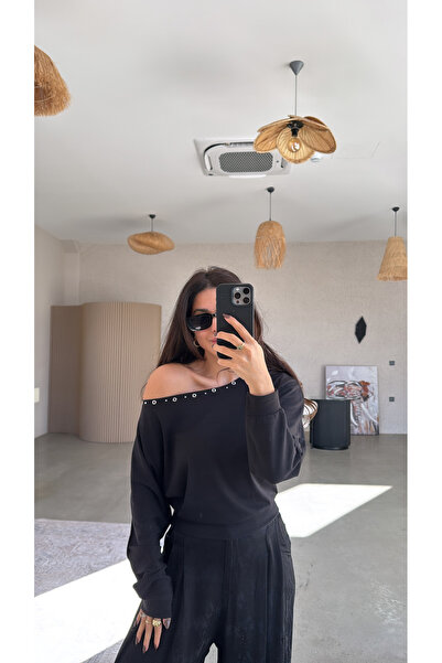 Buket Teke Bluză cu decolteu bărcuță și accesorii negre pentru guler