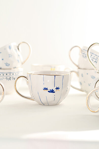 ada mia seramik كوب سيراميك مصنوع يدويًا بنقش نيلوفر ومزين بالذهب عيار 24 قير...