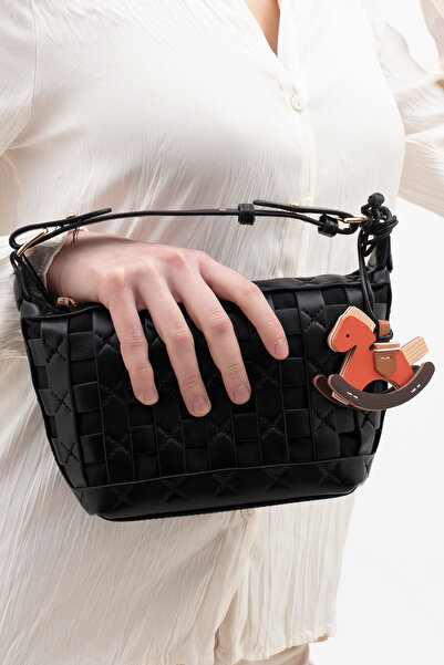 Matthew Cox حقيبة كتف نسائية سوداء BYN2480