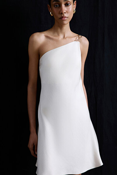 rue Tek Omuz Gold Aksesuar Detaylı Mini Ekru Elbise