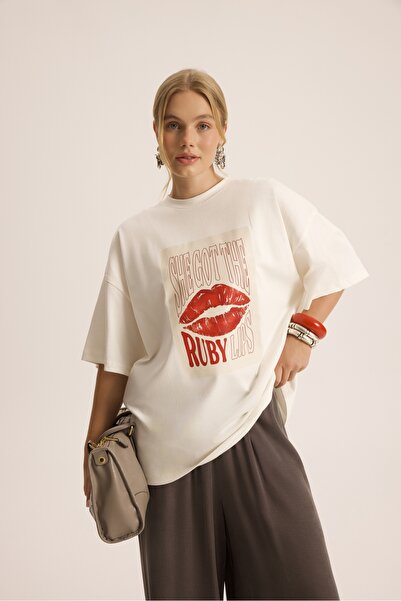 MAI STUDIOS CO. Lip Print Oversize Beyaz T-Shirt