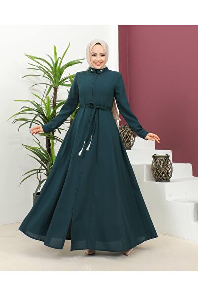 ESLEMNUR Curea FERACE cu detalii și accesorii.