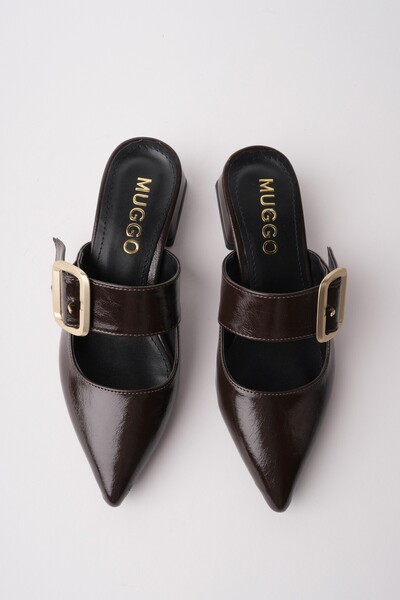 MUGGO Γυναικείες παντόφλες με τακούνι DESTINY με χρυσή πόρπη και μονό λουράκι