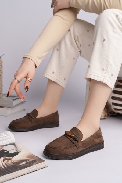 MUGGO حذاء AUREVA نسائي كاجوال من الجلد السويدي مزين بالخرز