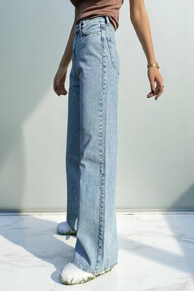 Livik Детски дънки с широки крачоли Детски дънки с широки крачоли от измита в...