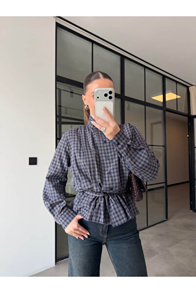 BB Bensu Buyruk Cămașă cu guler înalt și umeri plisați, cu legături.