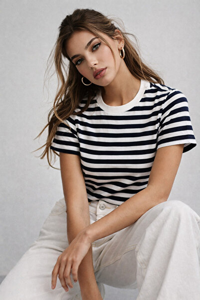 Rich Tricou de bază din bumbac cu textură moale, cu dungi, albastru marin pen...