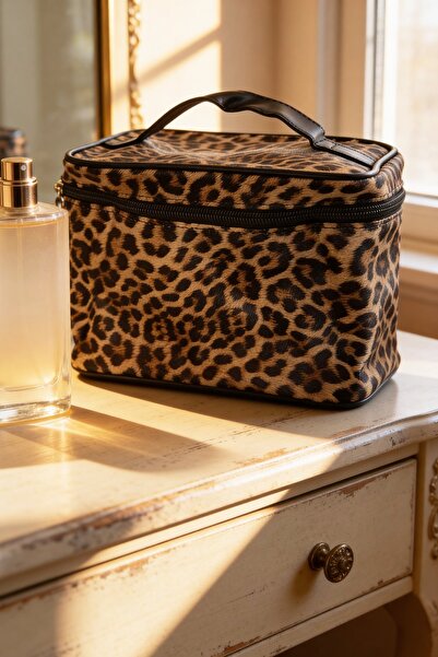 TAKIŞTIR Leopard Patterned Leather Makeup Bag