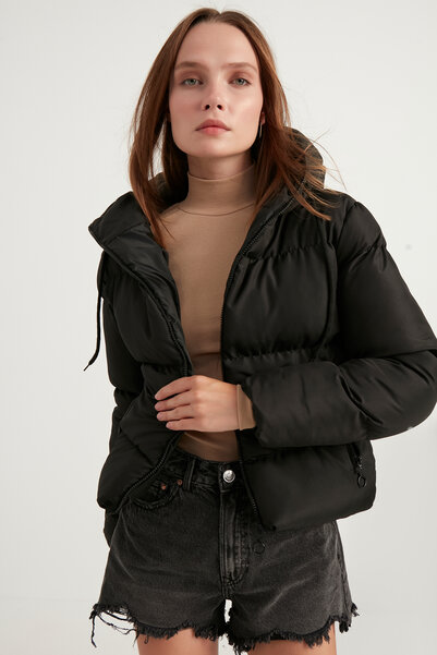 MEECY Women's Black Hooded Puffer Coat