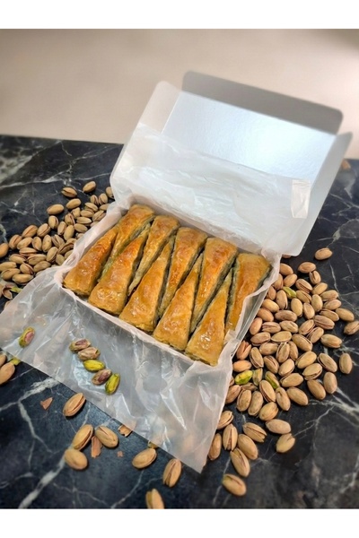 uzeller SADEYAĞLI HAVUÇ DİLİM BAKLAVA 1 KUTU (10 ADET)