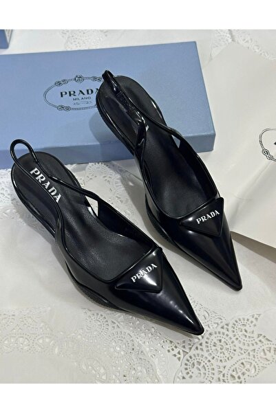 BARAQA Elegant women's shoes in several colors, complete with all accessories.