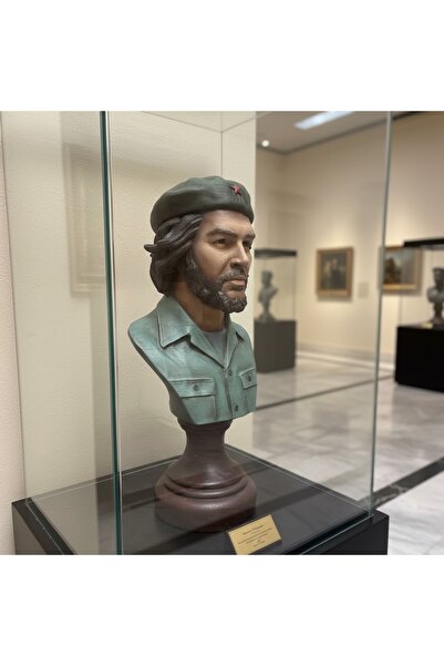 8coconut Küba Devriminin simge ismi Che Guevara nın polyester heykeli