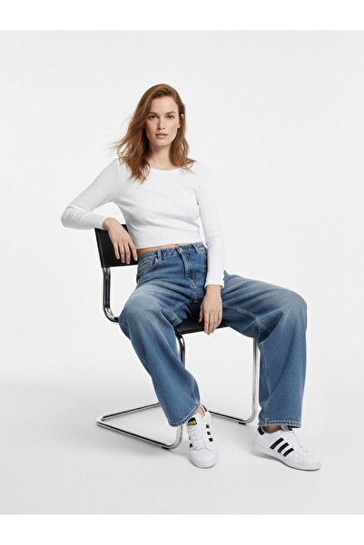 Ltb Hanorac alb cu mânecă lungă și decolteu bărcuță