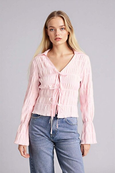 DeFacto بلوزة ذات ياقة عادية وملمس مميز وأكمام طويلة G9491AX26SP