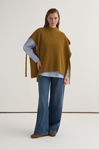 EBU Prive Women's Long Tie-Up Sweater in Fat Green