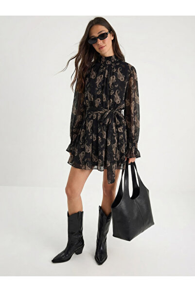 Bianco Lucci Kadın Desenli Gipeli Yaka ve Kol Detaylı Kuşaklı Astarlı Mini Şi...