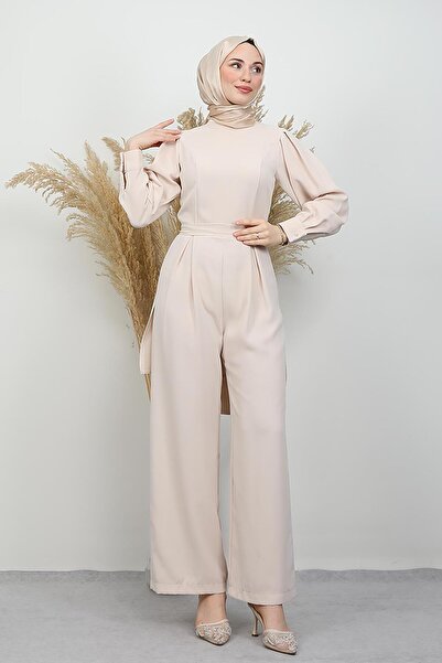 GİYZAMİLA Arkası Parça Detaylı Tesettür Tulum Krem