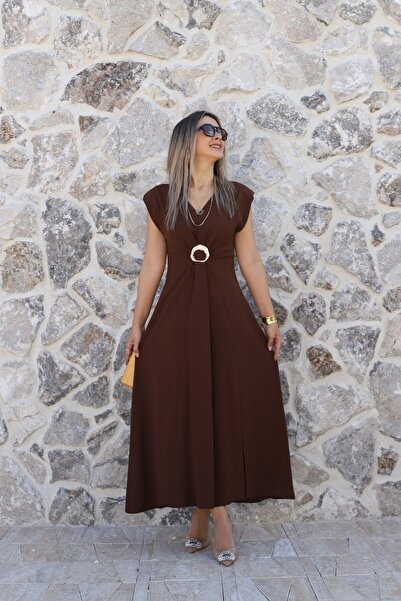 bytugcekaya Coffee-colored dress with zero sleeve, gold buckle detail, and slit.