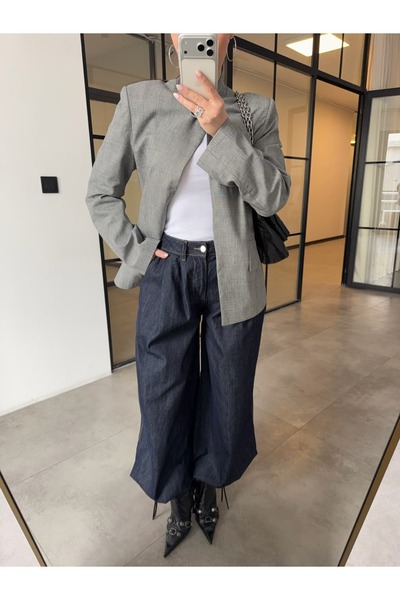 BB Bensu Buyruk بنطلون جينز ساهارا بقصة شالوار وحواف مطوية