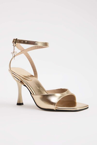 TRENDYOL SHOES Pantofi cu toc clasic de 9 cm pentru femei, cu detalii Gold Ch...