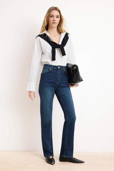 Trendyol Collection Blaue, hoch taillierte, schmal geschnittene Jeans mit sch...