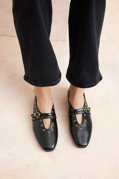 TRENDYOL SHOES Schwarze Ballerinas mit Vogelaugen-Detail für Damen TAKSS26BE0...