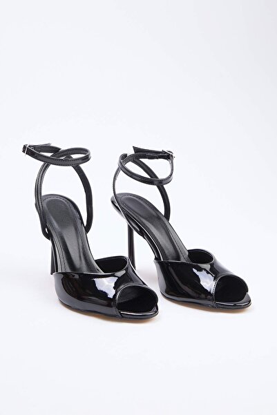 TRENDYOL SHOES Klassische Damenschuhe mit Absatz aus schwarzem Lackleder, 9 c...