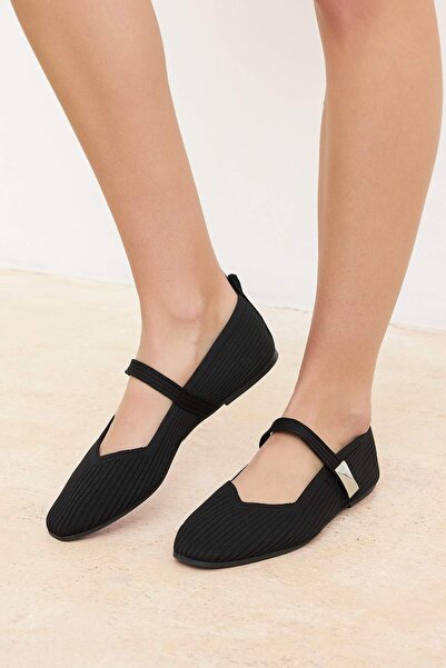 TRENDYOL SHOES Schwarze Strick-Ballerinas für Damen mit Metall-Accessoire-Det...