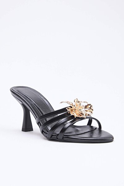 TRENDYOL SHOES 7,5 cm ženske klasične cipele na petu sa crnim dodacima TAKSS2...