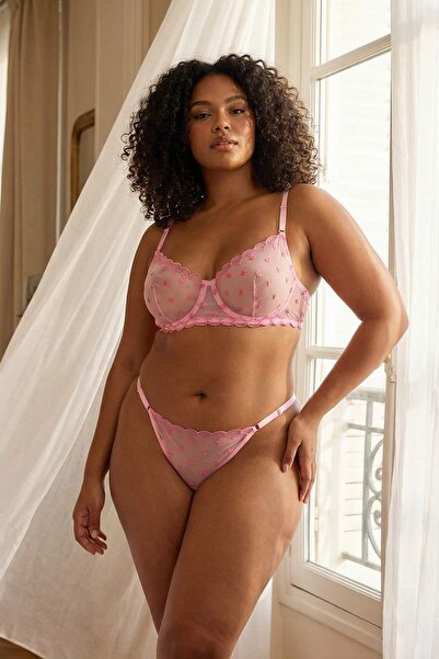 Trendyol Curve Pudra Brode Herz-Unterwäscheset in Übergröße TBBAW26DG00008