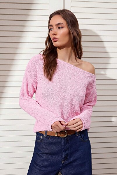 Trendyol Collection Rosafarbener, strukturierter Strickpullover mit U-Boot-Au...