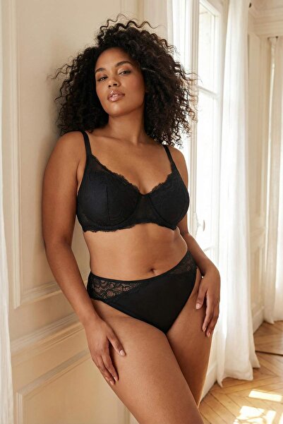 Trendyol Curve Σετ εσωρούχων με πλεκτό λουράκι με μαύρη δαντέλα TBBAW26DG00015