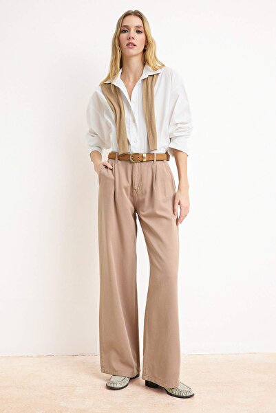 Trendyol Collection Camel DÖKÜMLÜ Tencel-Mischgewebe-Jeans mit hoher Taille u...