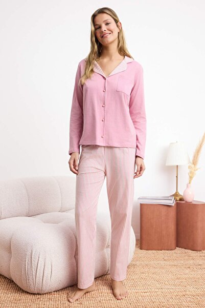 Trendyol Collection Set de pijamale tricotate din jerseu cu imprimeu roz THMS...