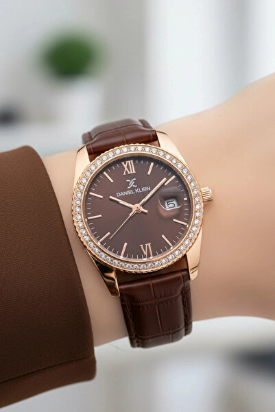 Daniel Klein ساعة يد نسائية بسوار جلدي وعلبة فولاذية + سوار هدية باللون البني...