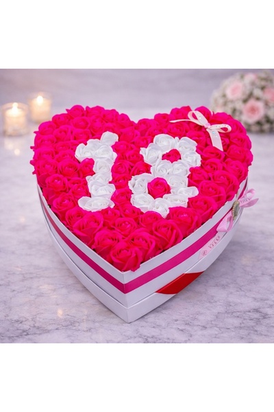 velve Aranjament floral personalizat cu cifra 18, in cutie tip inima, cu 115 ...