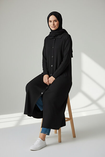 ECE GİYİM ÇELİK ÖRGÜ ÖNÜ DÜĞMELİ YAKA VE KOLAĞZI KÜRKLÜ UZUN TRİKO HIRKA-KÜRKLÜ