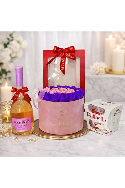 velve Pachet cadou Splendor,Vin Rose,Praline,aranjament floral trandafiri de ...