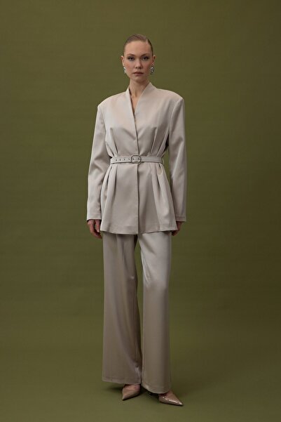 Sateen بنطلون ساتان بتفاصيل حزام من ليزا - حجري