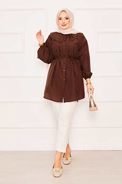 EBRUTESETTÜR قميص تيشرت نسائي بياقة مزدوجة ورباط عند الخصر، لون بني