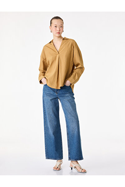 Koton قميص مخطط كبير الحجم بأكمام طويلة وياقة على شكل حرف V من قماش المودال