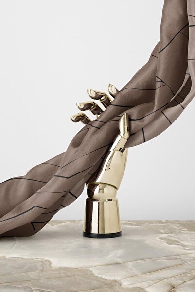 Vissona 100% حرير نايلون بنمط خطوط المنك - وشاح أسود اللون 90x90 طريقة الخياط...