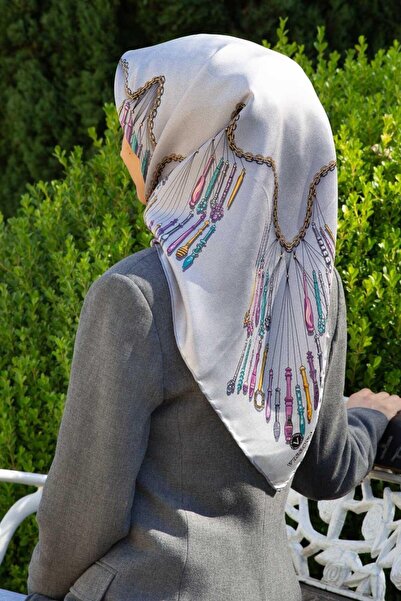 Vissona Κασκόλ με σχέδιο αλυσίδας από 100% μετάξι Twill σε γκρι χρώμα 90x90. ...