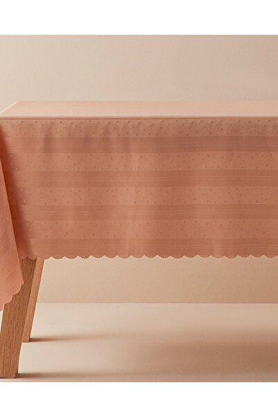 English Home مفرش طاولة ميلا 150x200 سم بودرة