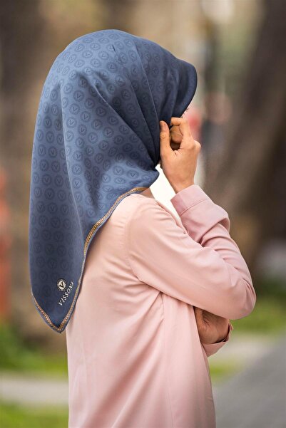 Vissona 57% коприна, 43% вискоза Твил копринен мотив с монограм Индиго цвят 9...