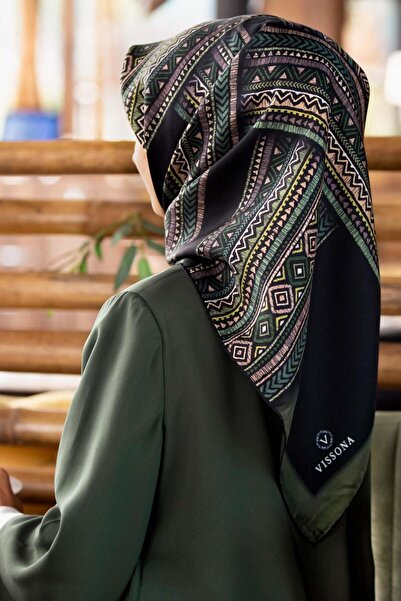 Vissona % 57 İPEK % 43 VİSKONTwill İpek Etnik Desenli Siyah - Zümrüt Yeşili R...