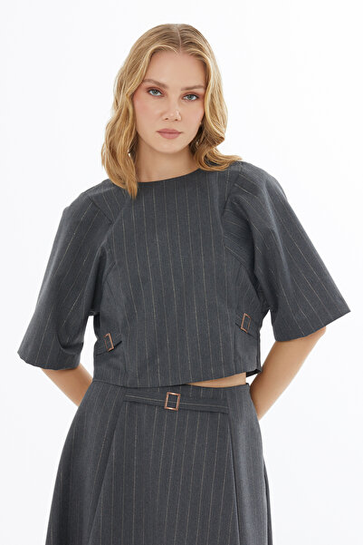 GİZİA Yuvarlak Yaka Yarasa Kol Toka Detay Bluz