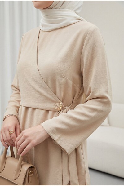 Modamorfo Costum modal cu pantaloni și cravată încrucișată în talie - Bej