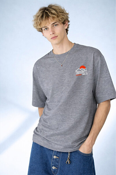 caddekombin Tricou pentru bărbați Ocean Layers: Tricou gri cu design grafic d...