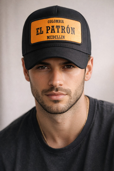 CosmoOutlet Καπέλο μαύρου χρώματος Unisex με αποσπώμενο λογότυπο Bench με σλό...